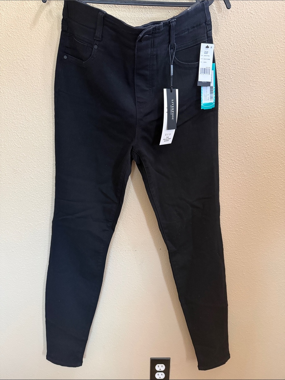 Liverpool Gia Glider Pull On Skinny Jeans in Black